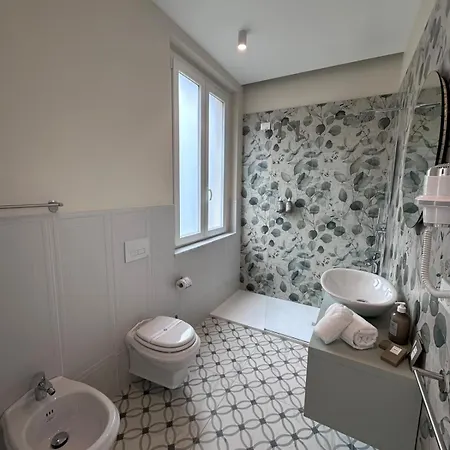 לינה וארוחת בוקר Karol 4*