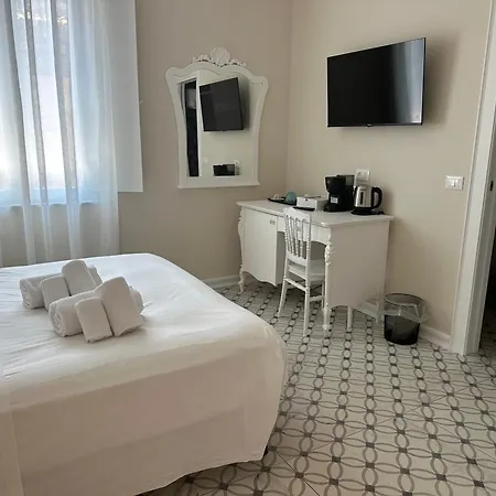 Alojamento de Acomodação e Pequeno-almoço Karol Tropea